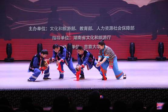 https://news.jsu.edu.cn/__local/D/EE/44/16CA81AD10E00EF1CE3C1B07C66_2A80EF20_6C45.jpg